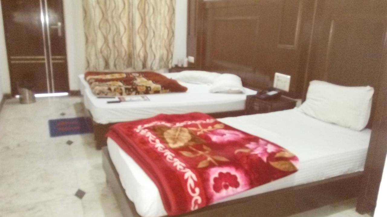 Hotel Grand Shyam- In Front Of New Delhi Railway Station-Couple Friendly 2* New Delhi