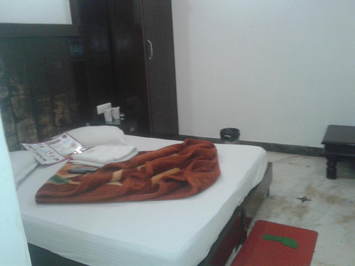 Hotel Grand Shyam- In Front Of New Delhi Railway Station-Couple Friendly 2* New Delhi