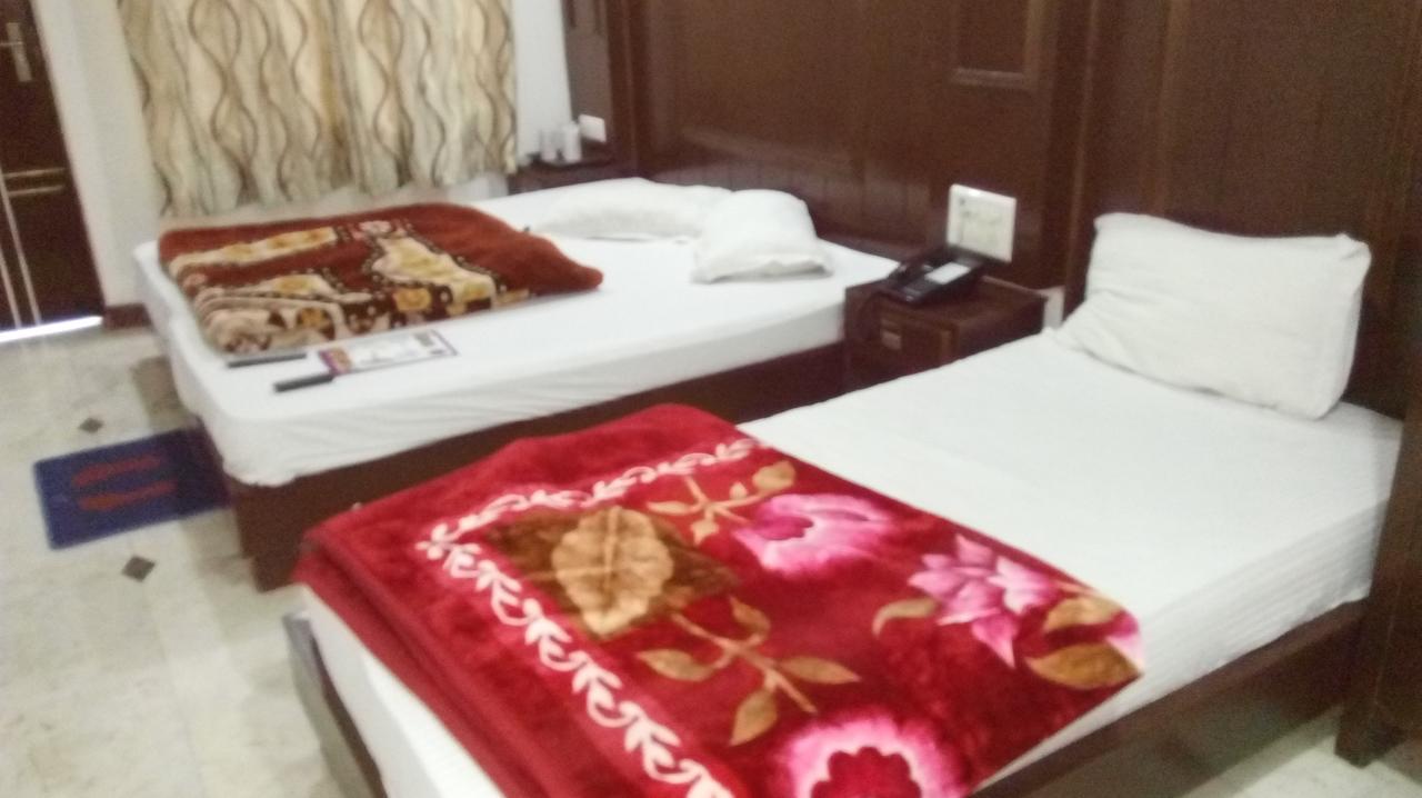 Hotel Grand Shyam- In Front Of New Delhi Railway Station-Couple Friendly 2* New Delhi